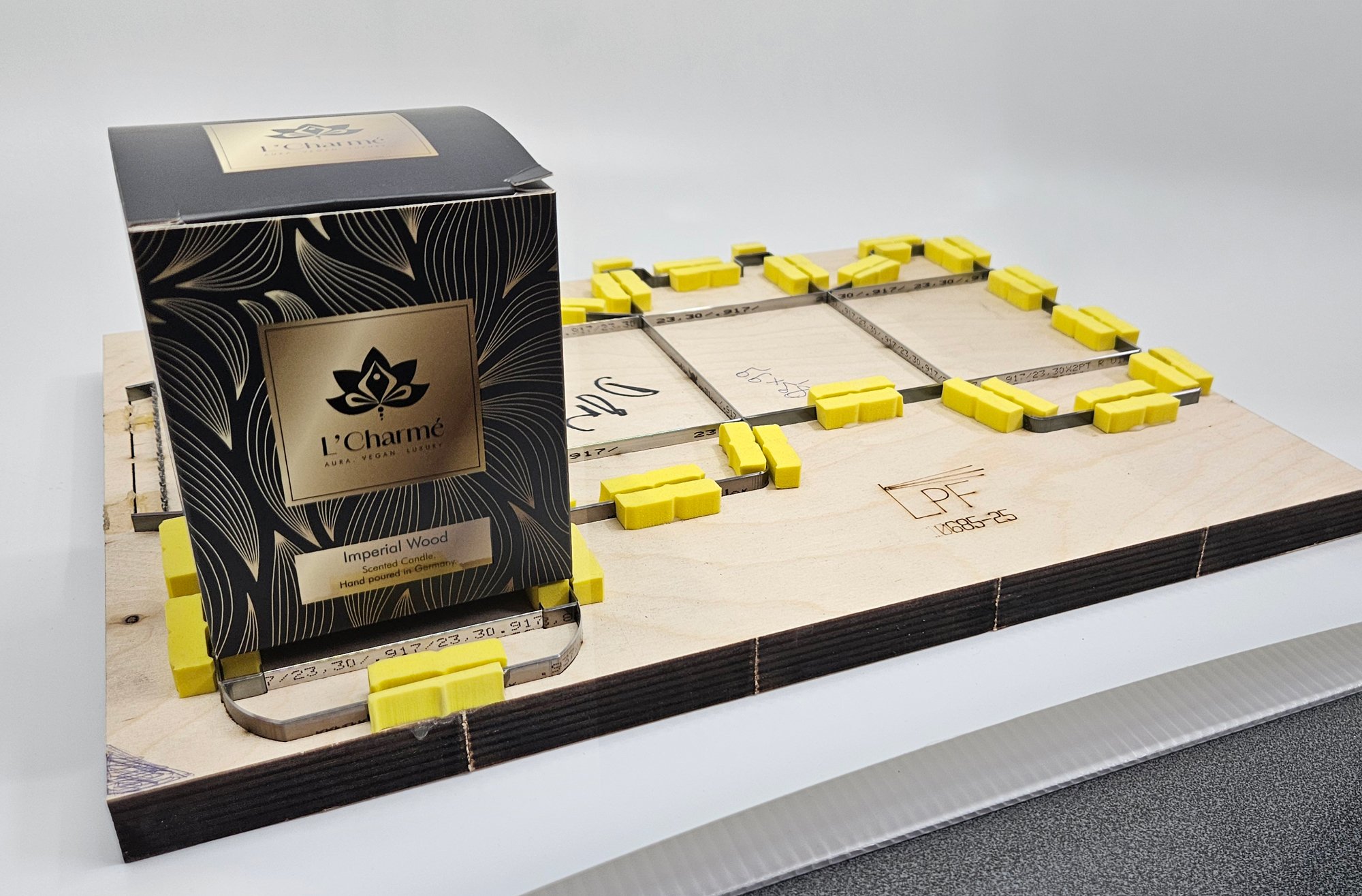 L'Charme black candle box