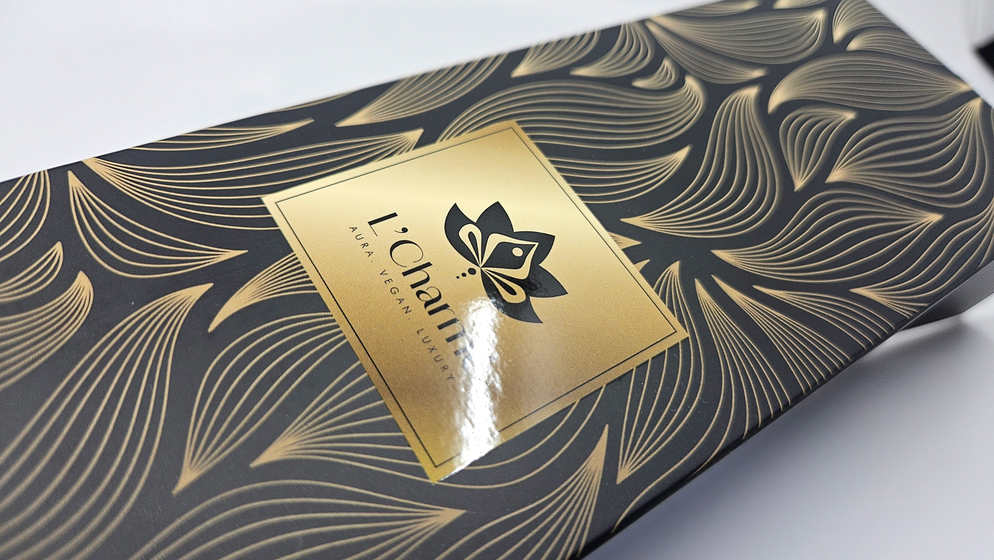 L'Charme logo glow